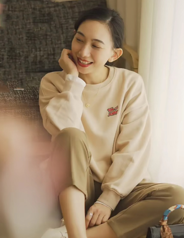 中年女人總穿衛(wèi)衣，如何美得出眾？記住這些選搭要點方能時髦優(yōu)雅免費看電影電視劇的軟件