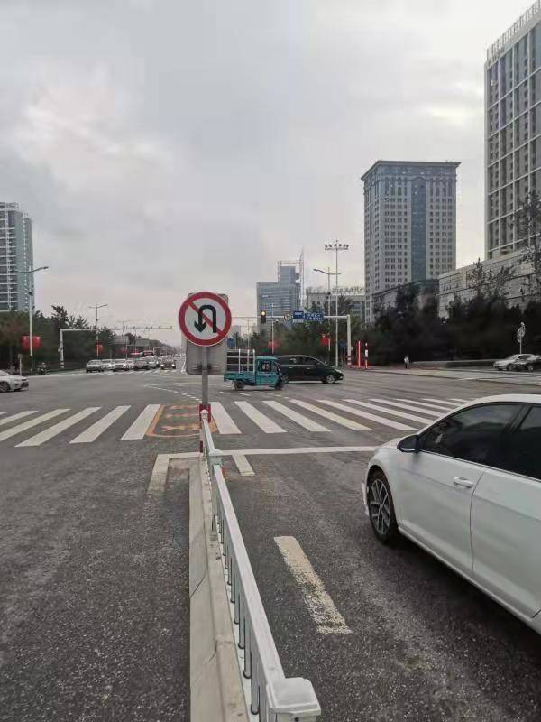 烟台交警四大队提醒:观海路银海路路口北口禁止掉头_腾讯新闻