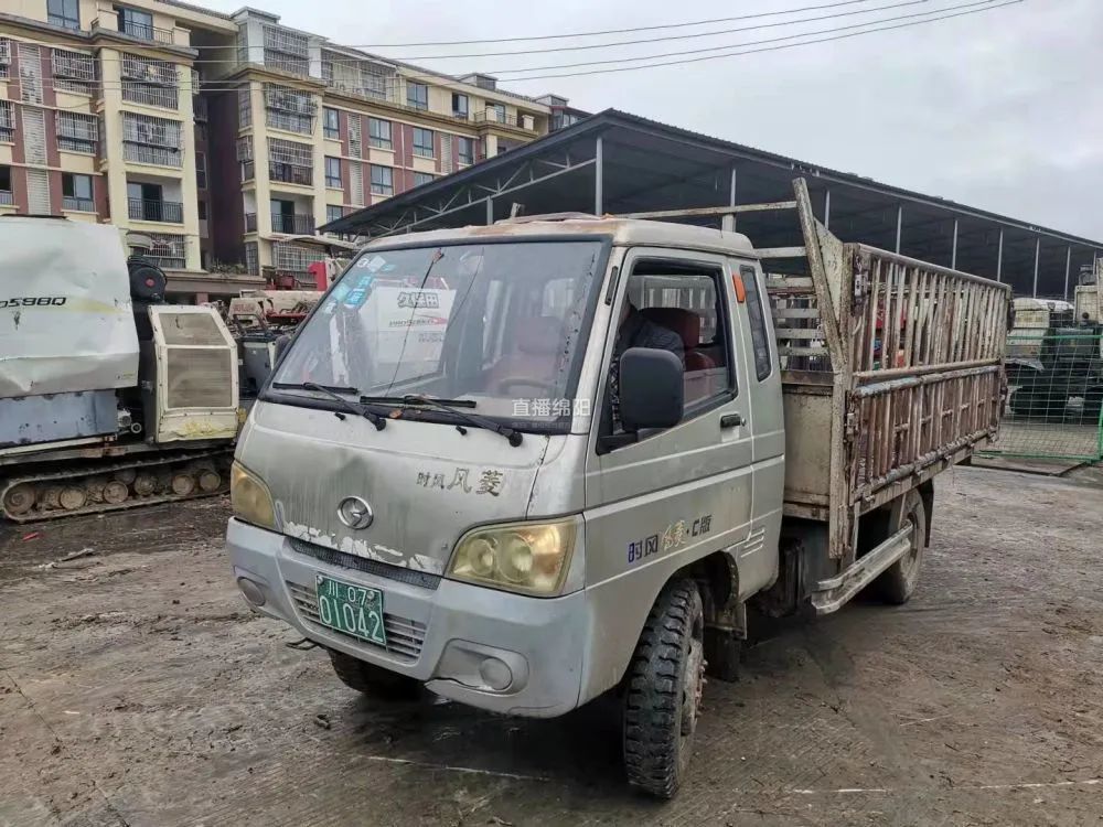 简单来说,就是大家在路面上见到的形似货车,却挂着绿色农机牌照的车辆