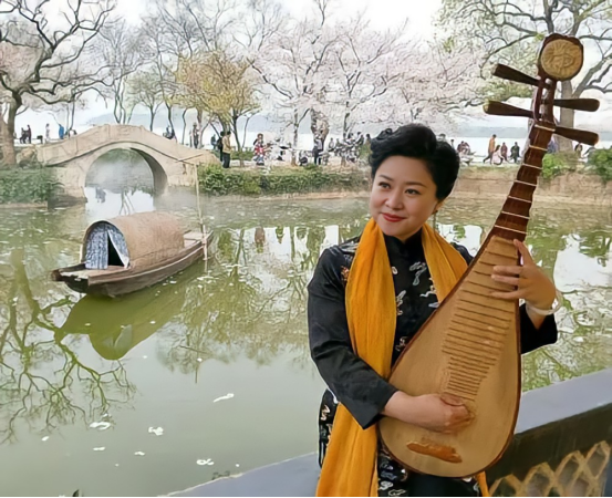 高,越来越多的明星歌手也加入到了翻唱行列中:徐惠芬苏州评弹开口跪