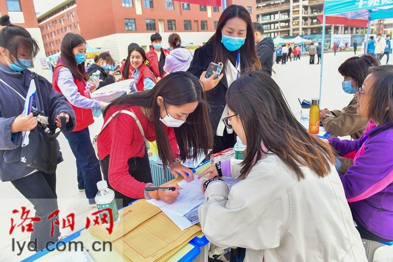 洛陽文化旅遊職業學院迎來首批新生組圖