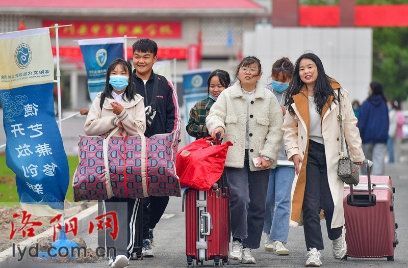 洛陽文化旅遊職業學院迎來首批新生組圖