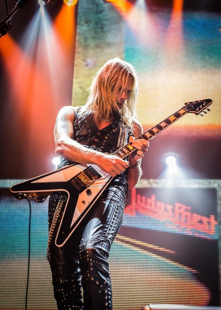 吉他手 richie faulkner 在主动脉瘤和完全性主动脉夹层情况下完成了