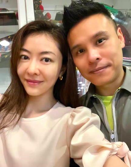 熊黛林女儿镜头感好，双胞胎对镜凹处微笑眼，郭可颂颜值拖后腿