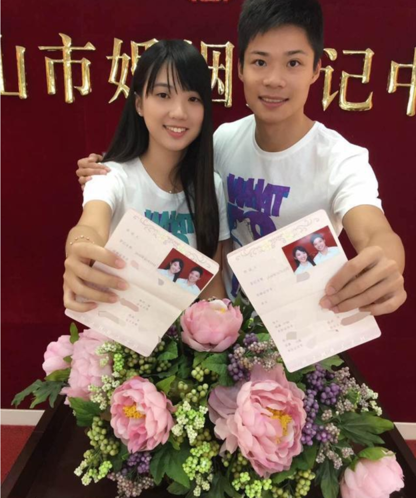 苏炳添和妻子林艳芳是初中同学,这是一段著名的"早恋",只不过两人都不