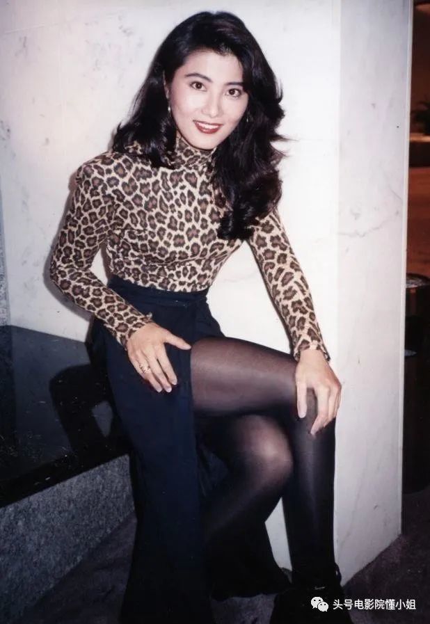 杨丽菁不仅会演打戏,还很美丽,身高170cm的她身材也是非常好,性感妩媚