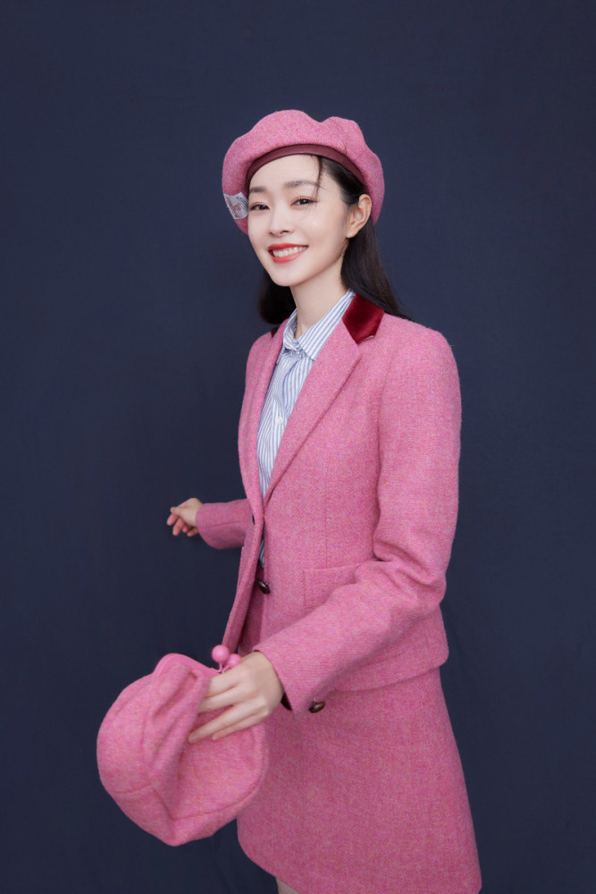 宋轶粉色西装亮相活动 新剧演绎成都烟火气