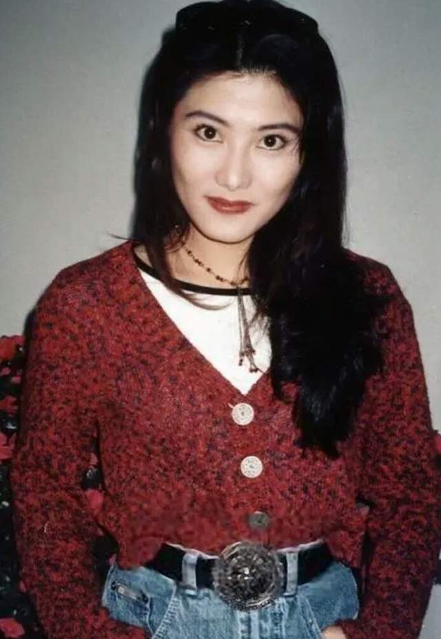 爱国女星杨丽菁20岁出道，颜值高会武打，后来无戏可拍这是为何