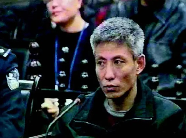 沈阳黑帮刘涌入狱,14名律师帮他减刑,最终结局如何?_腾讯新闻