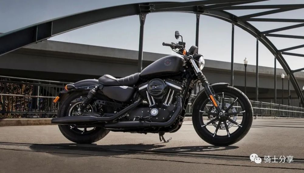 骑过两辆车都是巡航性质的,它们分别是贝纳利502c和哈雷883