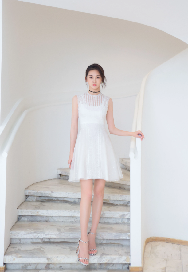 郑恺果真好眼光看苗苗穿上小白裙气质太干净