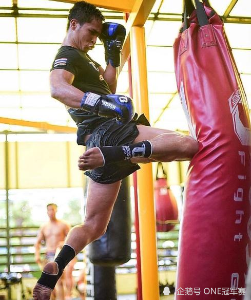 前瞻羽量级踢拳的巅峰之战乔治vs苏波邦这四点决定了比赛胜负