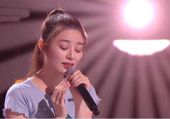 以黑马之姿杀出,成功挺进《好声音》五强,姚晓棠会成为下一个单依纯?
