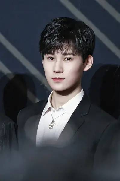 tnt 时代少年团 发型_腾讯新闻