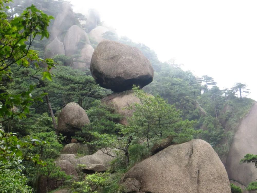 三清山各類花崗岩地貌中,以造型石景觀最為豐富奇絕,