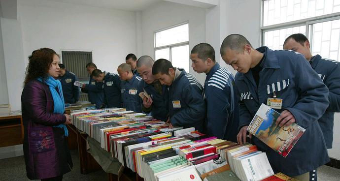 监狱监狱管吃管住为什么罪犯还需要家里打钱呢