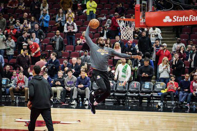 乔丹 NBA历史弹跳最强的5位球星：詹姆斯垫底，拉文第4，榜首无可超越