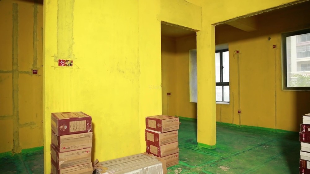 装修刚开始就看到满屋黄黄绿绿的墙固地固,证明你要交智商税了_腾讯