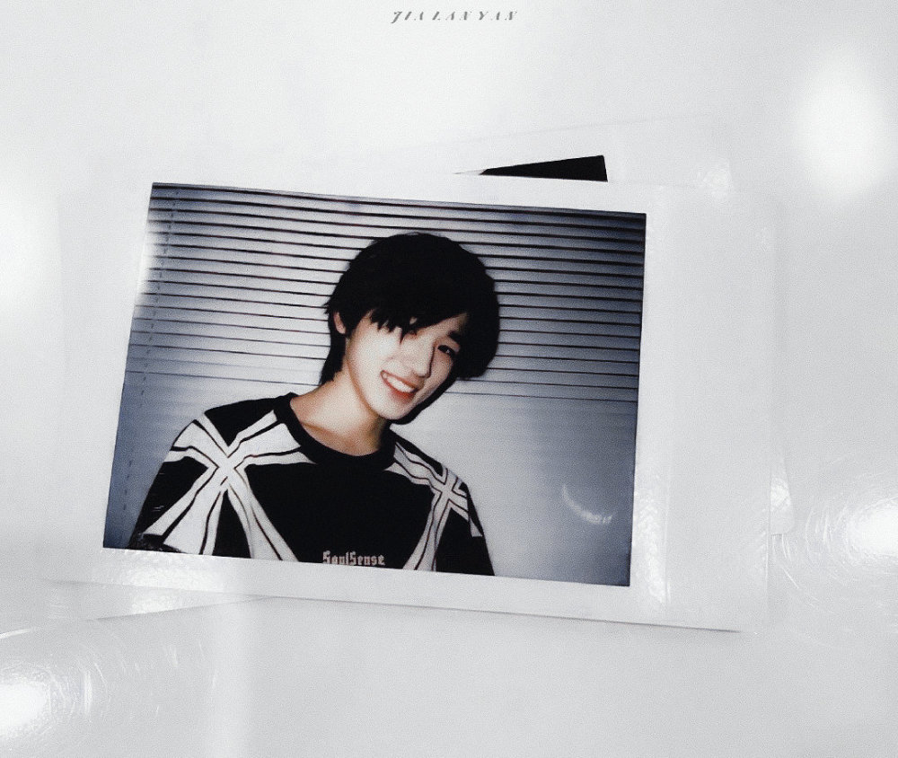 【时代少年团宋亚轩】精美拍立得壁纸高清_腾讯新闻