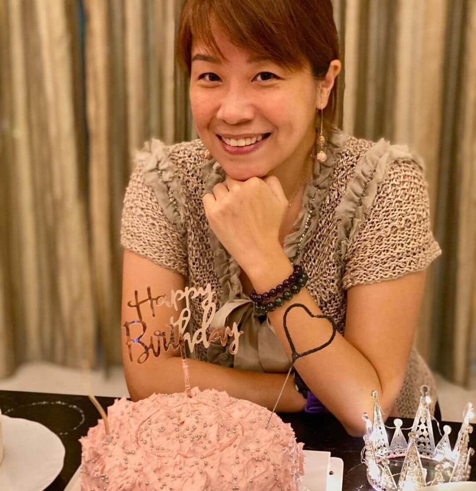 很少公开亮相的姜依兰,其实长得很像老爸姜大卫,尤其是眉眼,简直一模