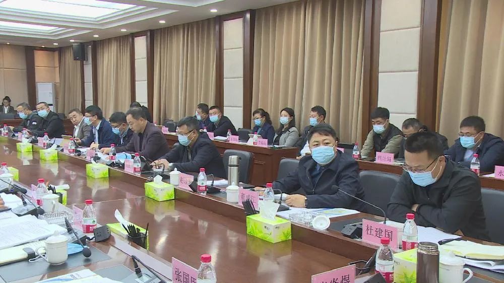 【聚焦】张焱煜主持召开县政府第99次常务会议