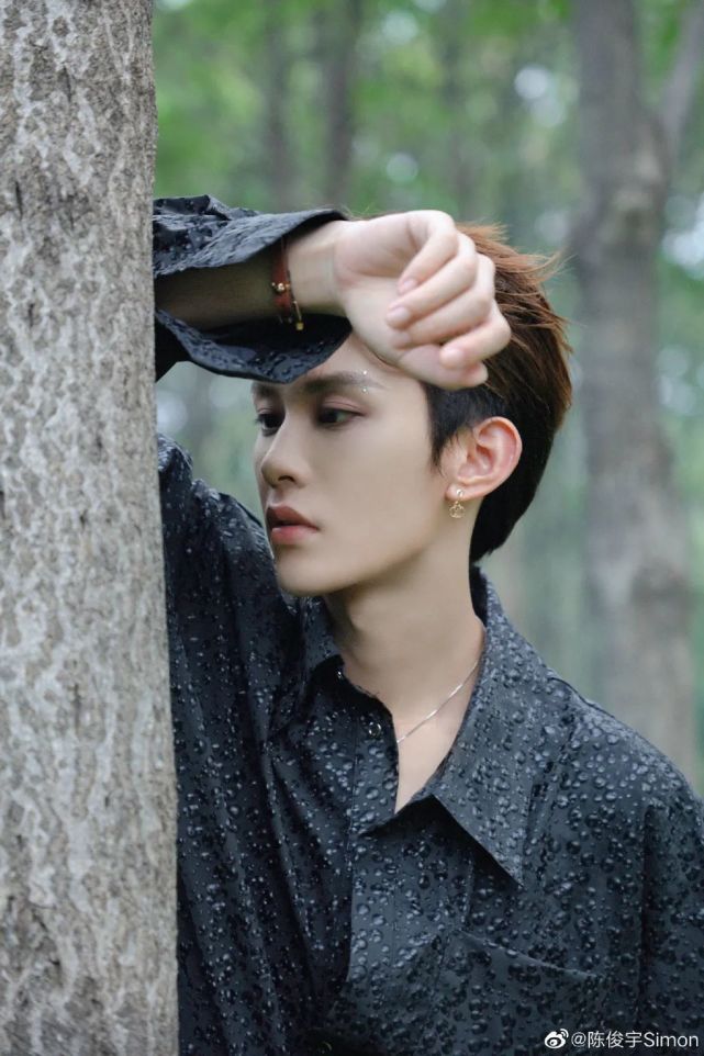 碰福利|送【陈俊宇】签名照_腾讯新闻