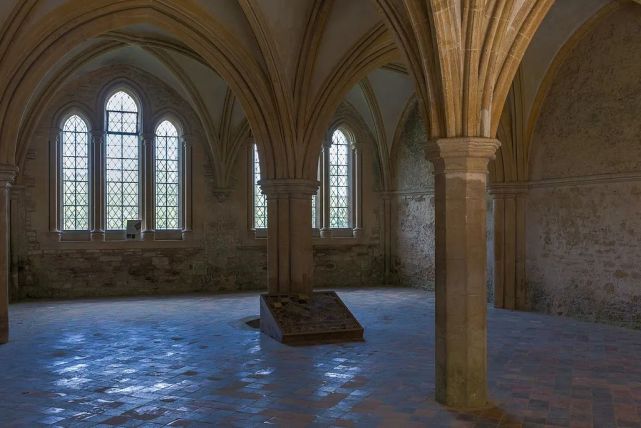 位于英格兰南部威尔特郡的拉考克修道院,是许多霍格沃茨学院内部场景