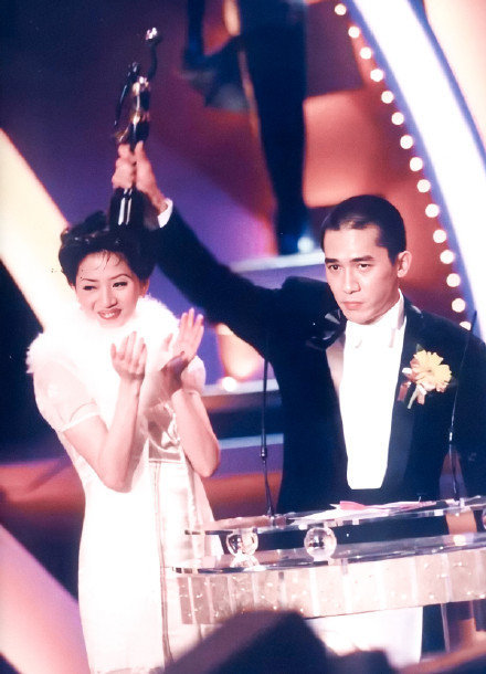 梁朝伟晒与刘嘉玲的三人合照悼念梅艳芳!网友调侃:求生欲太强?