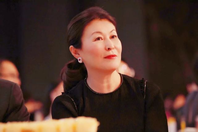 就像70年来,maxmara通过衣装给予女性的自信与美丽.