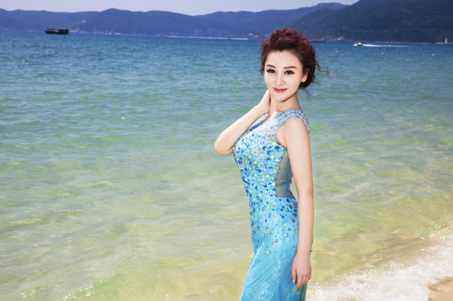 时尚北京杂志专访中华全国总工会文工团青年女高音姚冠羽