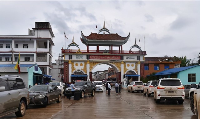 果敢现状昔日国门汉字被去除