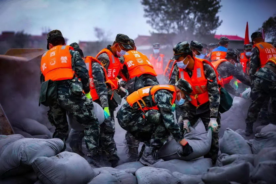 图集·山西抗洪|微光汇聚,风雨同舟_腾讯新闻