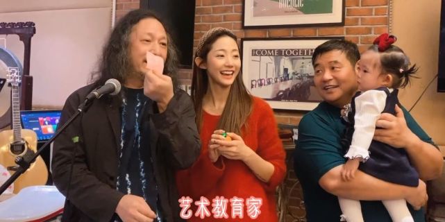 小25歲嬌妻負責主持,老少戀曾備受爭議|三寶|老少戀|萬千惠|毛阿敏