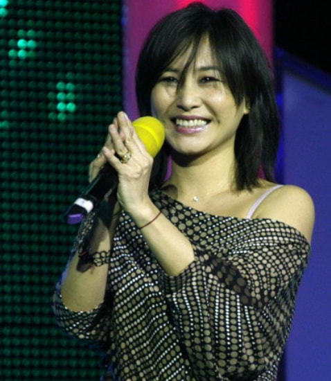 顺子:24岁凭"回家"爆红,39岁闪婚美国人,48岁无儿无女_腾讯新闻