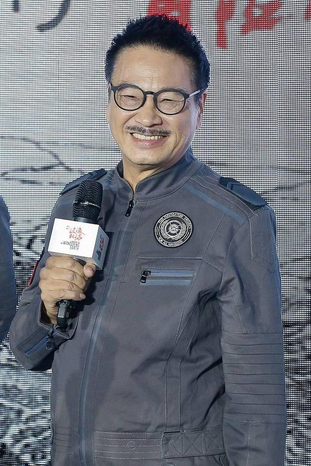 流浪地球票房46亿吴孟达片酬仅20万吊威亚吸氧几次晕倒为拍戏第一次哭