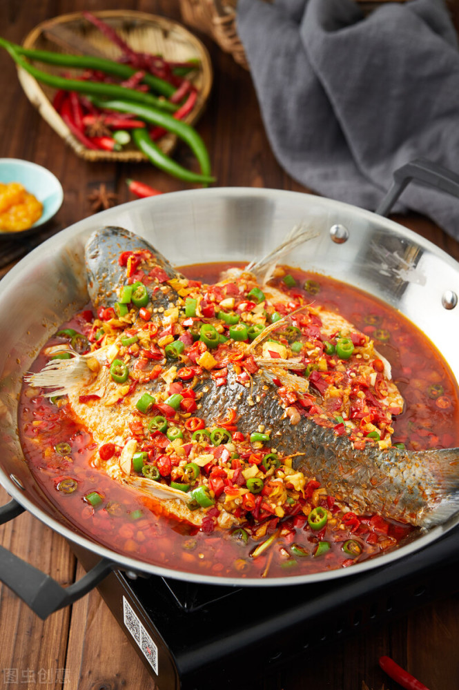 煮鱼时,盖盖子和不盖盖子哪个好?很多人做错,难怪鱼汤不鲜美