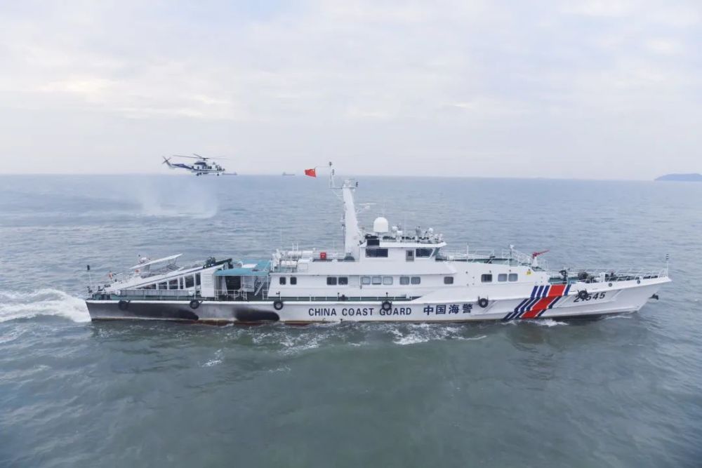巡航特警空中索降直升机巡航海域巡逻管控围堵拦截堵截目标船只登临