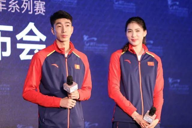 金牌情侣赵帅郑姝音凌晨4点看星星,穿情侣装幸福像花儿一样