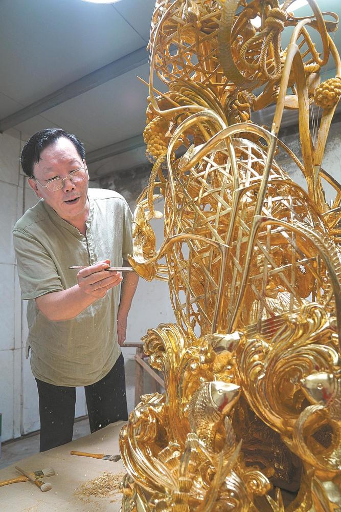 木雕排行_木雕作品《百鸟朝凤》,背后的木雕大师林庆财(2)