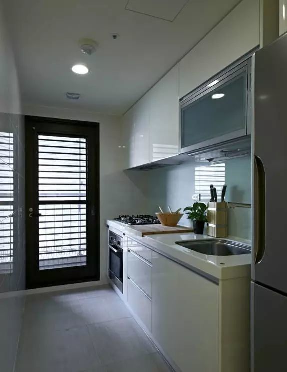 厨房不够大?定制一字形橱柜试试!