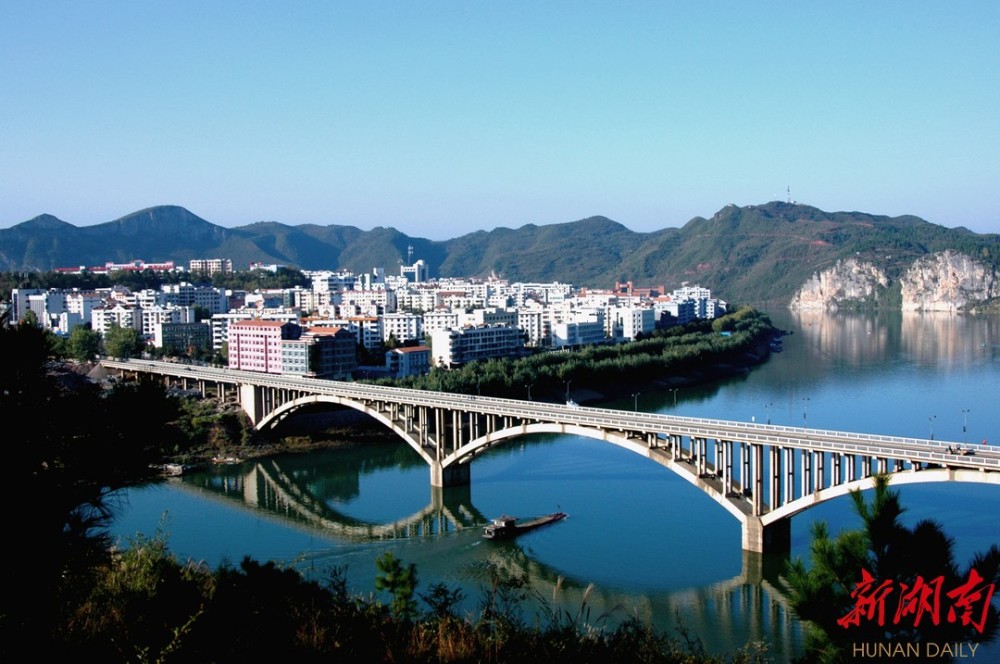 十年鼎新写华章 沅水巨变耀明珠——党的十八大以来泸溪县经济社会发