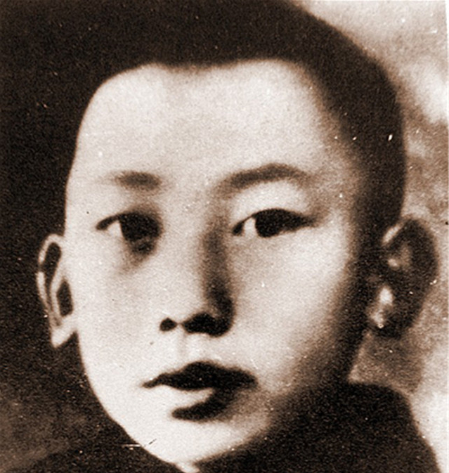 在周陈轩的悉心照料之下,周文楠的身体逐渐康复,然而一切稍有起色之时