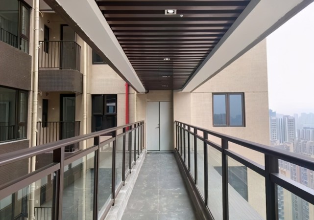 别人买房都不喜欢连廊,我哥们却专挑连廊户型买,住了一年说真香