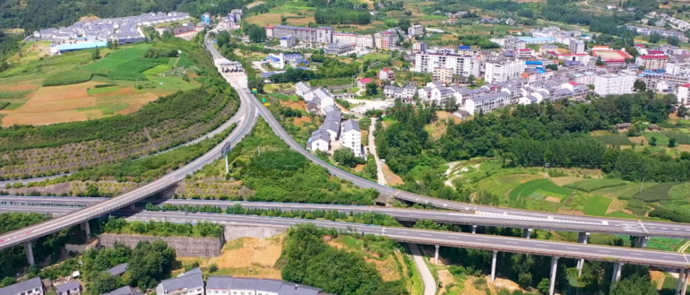 【区委全会精神大家谈】青曲镇:加快建设"人类老家 美莓小镇"_腾讯