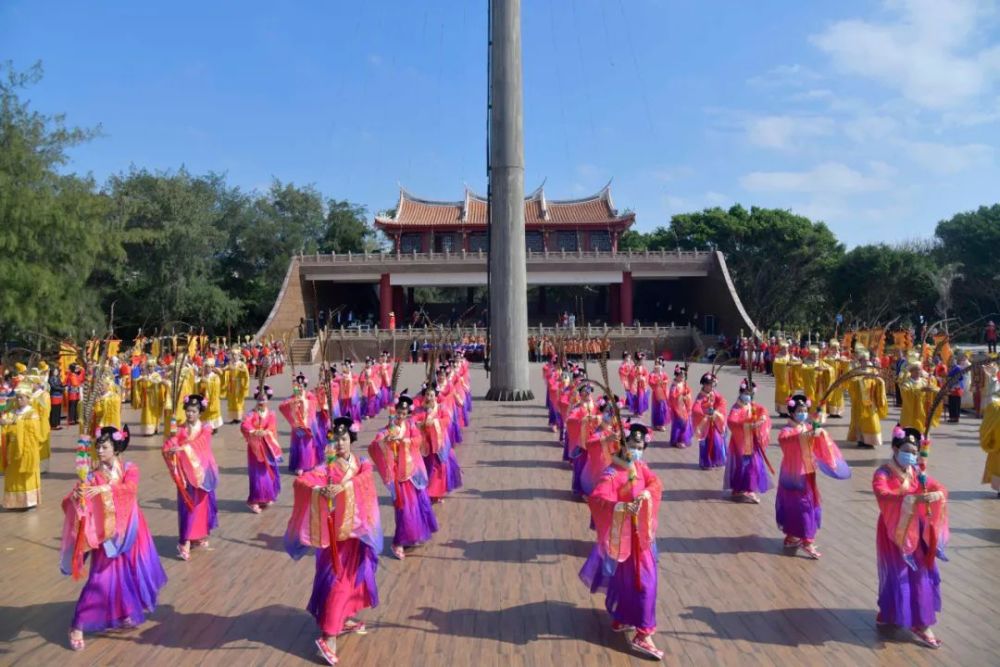 媽祖林默因救助海難而不幸捐軀,湄洲島上民眾因感恩媽祖生前救助,自發