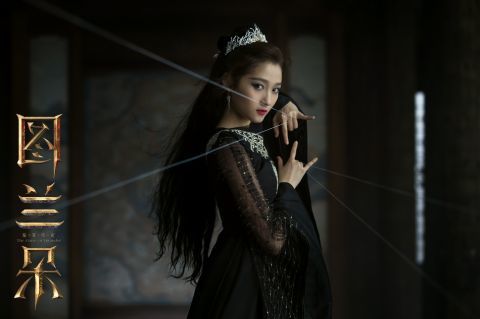 关晓彤图兰朵剧照曝光黑纱遮面尽展异域风情