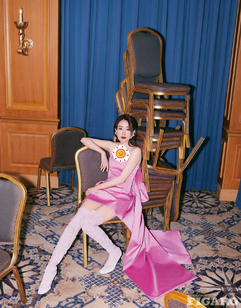 张小斐登金九银十大片封面蹿红也提升衣品今昔对比风格变化大