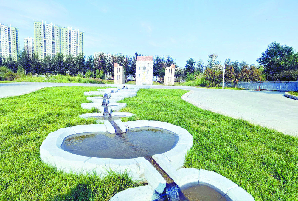 河堤東路岔口進入蓮石湖溼地公園,就來到了冬奧公園的