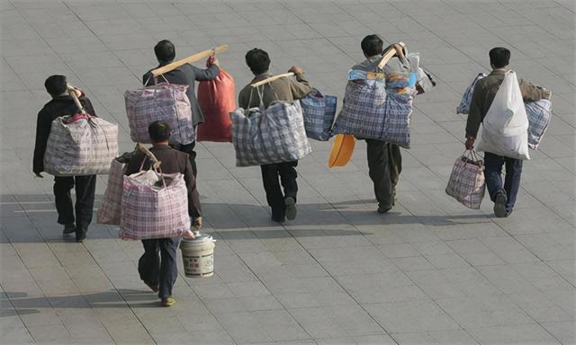 在外打工的70,80,90后,要注意了,未来五年将会面临这两大难题