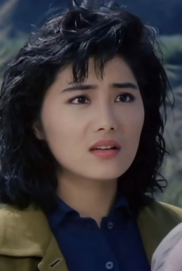 20世纪80年代末,彼时还只是广告明星的杨丽菁,因为舞蹈功底好被导演